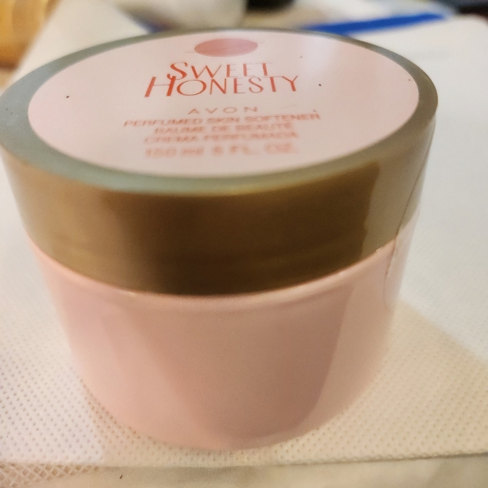 Avon Sweet Honesty Perfumed Skin Softener - Picture 2 of 2